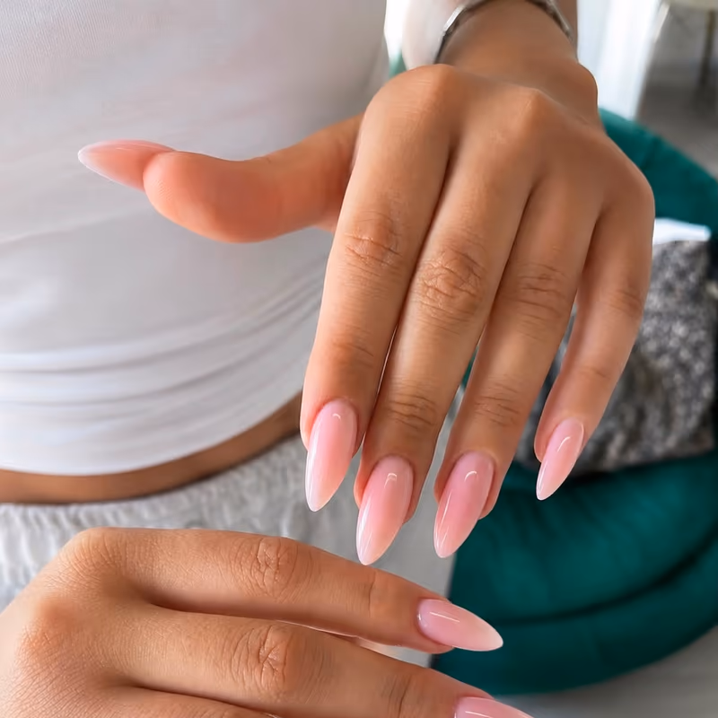 Protez tırnak - pembe ombré badem tasarım